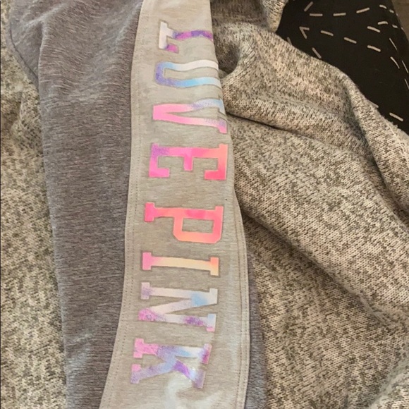 Light gray with flower print yoga leggings - Picture 3 of 3